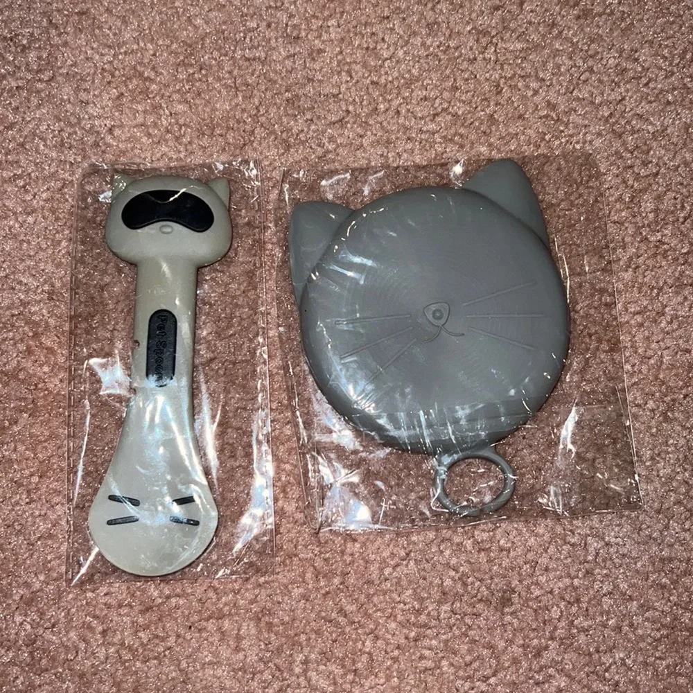 NIB 2pc Gray Cat Silicone can lid & Scraper spoon tool for pet food